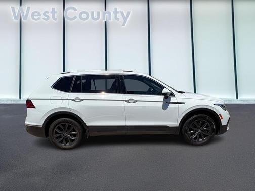Pure White 2022 Volkswagen Tiguan 2.0T SE