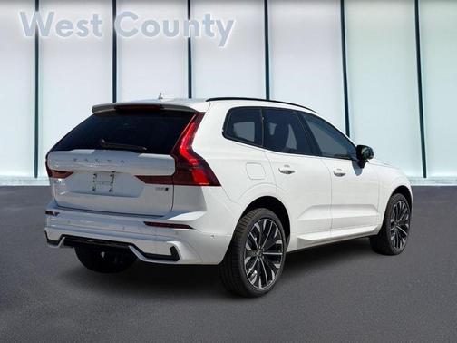 Crystal White 2026 Volvo XC60 B5 Ultra