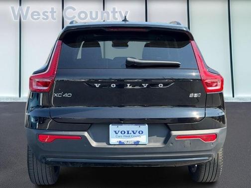 Onyx Black 2025 Volvo XC40 B5 Plus Dark Theme