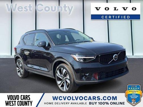Onyx Black 2025 Volvo XC40 B5 Plus Dark Theme