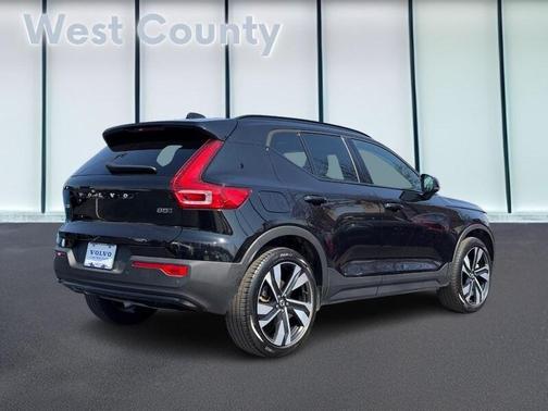 Onyx Black 2025 Volvo XC40 B5 Plus Dark Theme