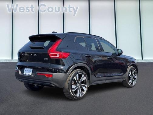 Onyx Black 2025 Volvo XC40 B5 Plus Dark Theme