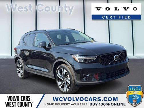 Onyx Black 2025 Volvo XC40 B5 Plus Dark Theme