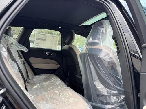 Onyx Black Metallic 2026 Volvo XC60 B5 Core