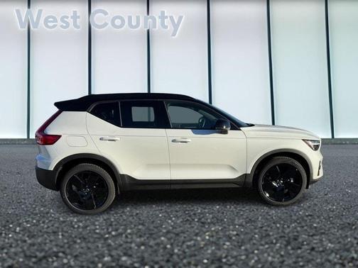 2026 Volvo XC40 B5 Ultra Black Edition