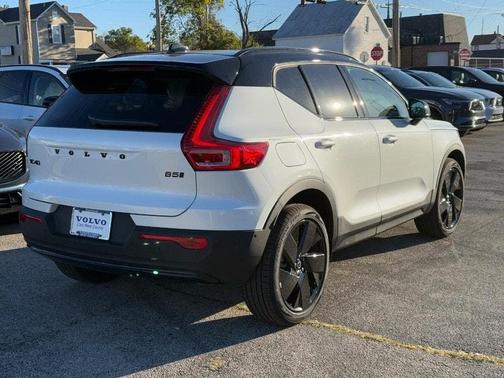 2026 Volvo XC40 B5 Ultra Black Edition