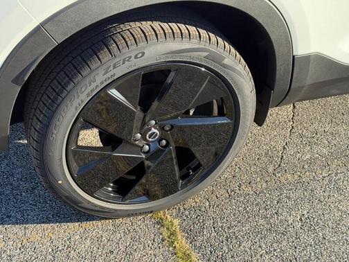 2026 Volvo XC40 B5 Ultra Black Edition