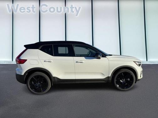 2026 Volvo XC40 B5 Ultra Black Edition