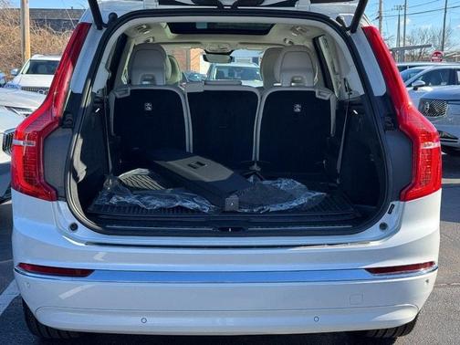 2024 Volvo XC90 B6 Plus Bright Theme 7-Seater