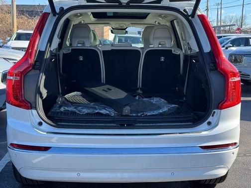 2024 Volvo XC90 B6 Plus Bright Theme 7-Seater