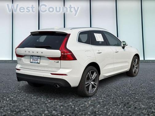 2021 Volvo XC60 T6 Momentum