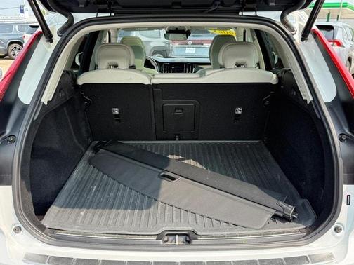 2021 Volvo XC60 T6 Momentum