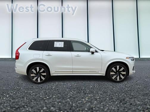 2023 Volvo XC90 Recharge Plug-In Hybrid T8 Ultimate Bright Theme 7-Seater