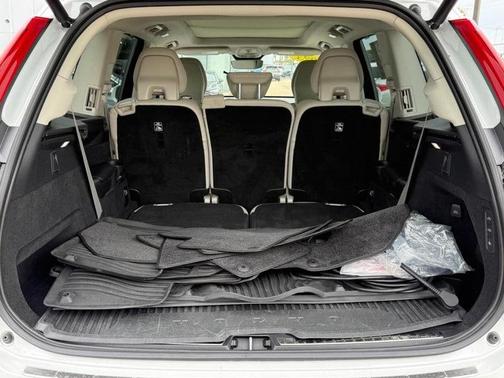 2023 Volvo XC90 Recharge Plug-In Hybrid T8 Ultimate Bright Theme 7-Seater
