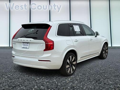 2023 Volvo XC90 Recharge Plug-In Hybrid T8 Ultimate Bright Theme 7-Seater