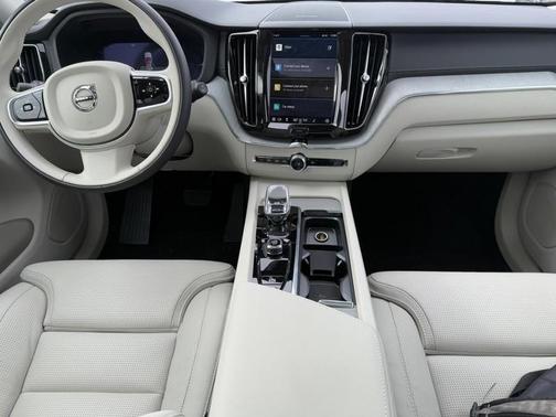 2025 Volvo XC60 Plug-In Hybrid T8 Ultra