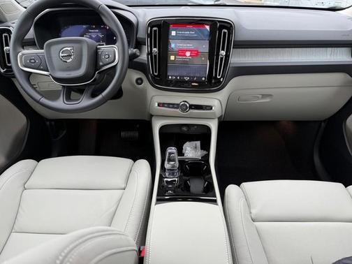 2025 Volvo XC40 B5 Plus Dark Theme