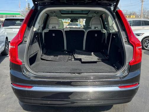 2023 Volvo XC90 B5 Plus