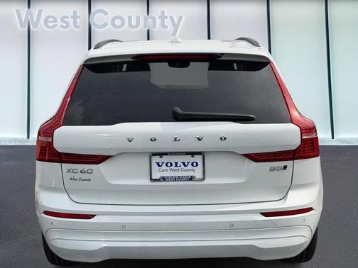 Crystal White 2023 Volvo XC60 B5 Core