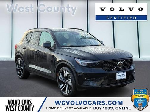 2023 Volvo XC40 B5 Ultimate Dark Theme