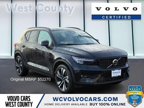 2023 Volvo XC40 B5 Ultimate Dark Theme