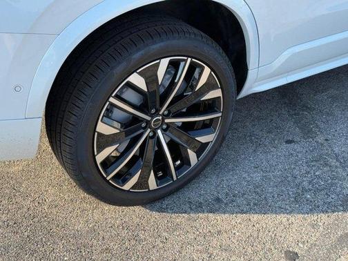 2026 Volvo XC90 B6 AWD Ultra Dark Theme 7-Seater