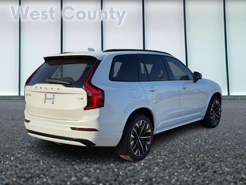 2026 Volvo XC90 B6 AWD Ultra Dark Theme 7-Seater