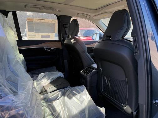 2025 Volvo XC90 Plug-In Hybrid T8 AWD Plus 7-Seater
