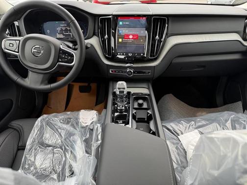 2025 Volvo XC60 B5 AWD Ultra