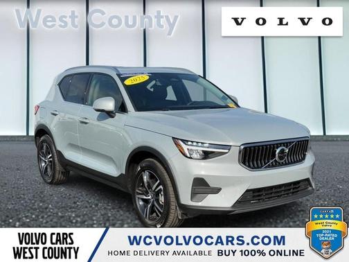 2025 Volvo XC40 B5 Core Bright Theme