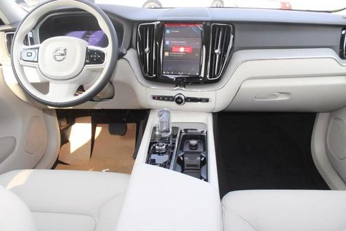 2025 Volvo XC60 B5 AWD Plus
