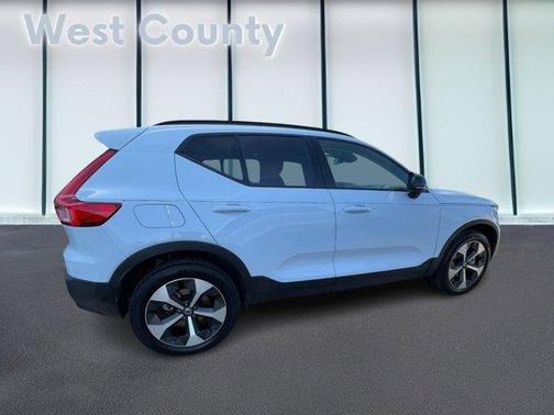 2026 Volvo XC40 B5 Plus