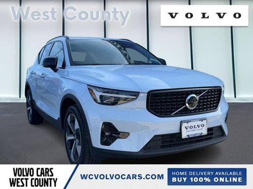 2026 Volvo XC40 B5 Plus