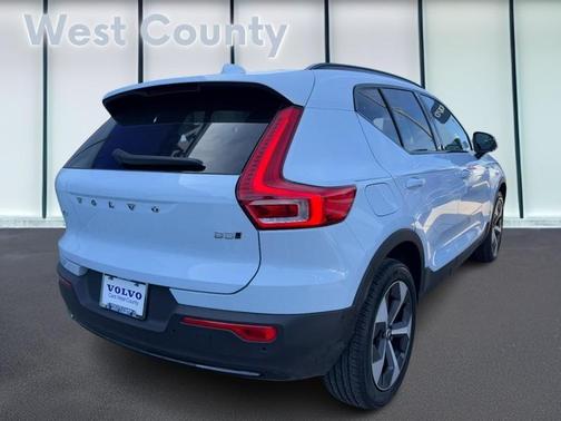 2026 Volvo XC40 B5 Plus