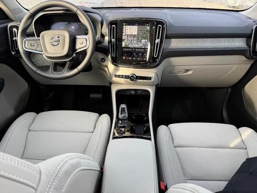 2026 Volvo XC40 B5 Plus