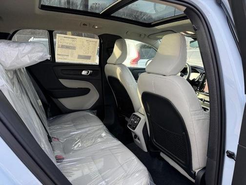 2026 Volvo XC40 B5 Plus