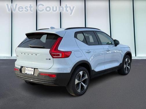 2026 Volvo XC40 B5 Plus