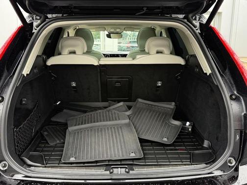 2022 Volvo XC60 B5 Momentum