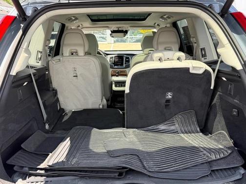 2022 Volvo XC90 T6 Momentum 6 Passenger
