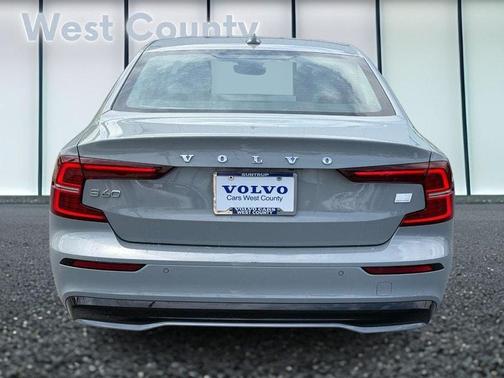 2024 Volvo S60 Recharge Plug-In Hybrid T8 Plus Dark Theme