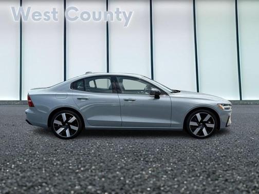 2024 Volvo S60 Recharge Plug-In Hybrid T8 Plus Dark Theme