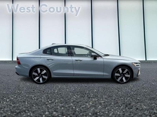 2024 Volvo S60 Recharge Plug-In Hybrid T8 Plus Dark Theme
