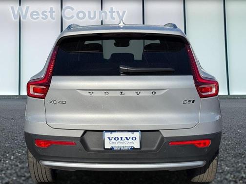 2025 Volvo XC40 B5 Plus Bright Theme