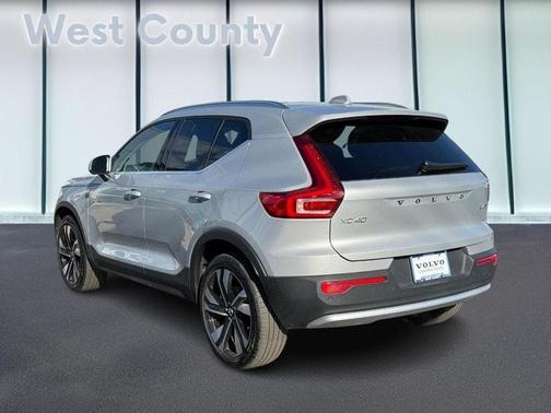 2025 Volvo XC40 B5 Plus Bright Theme