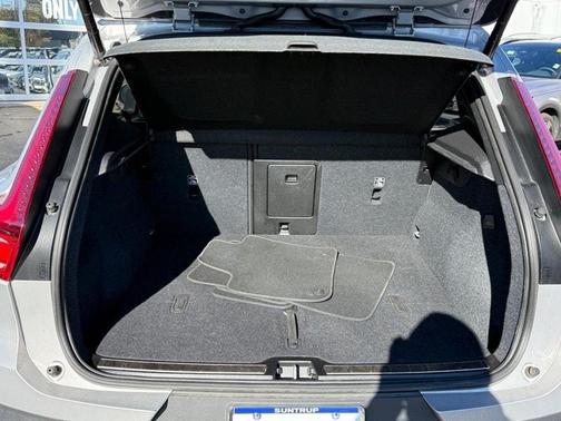 2025 Volvo XC40 B5 Plus Bright Theme