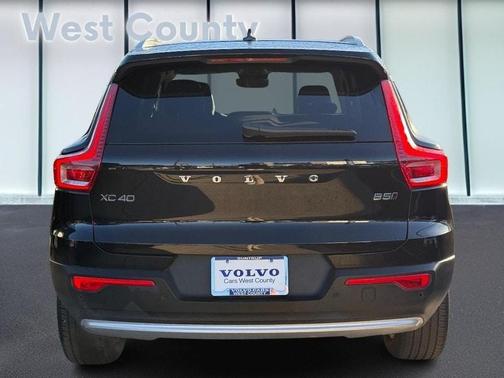 2025 Volvo XC40 B5 Core Bright Theme