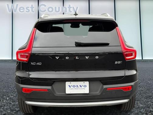 2025 Volvo XC40 B5 Plus Bright Theme