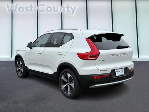2024 Volvo XC40 B5 Core