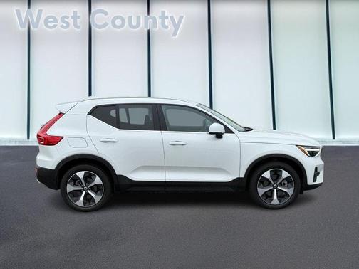 2024 Volvo XC40 B5 Core