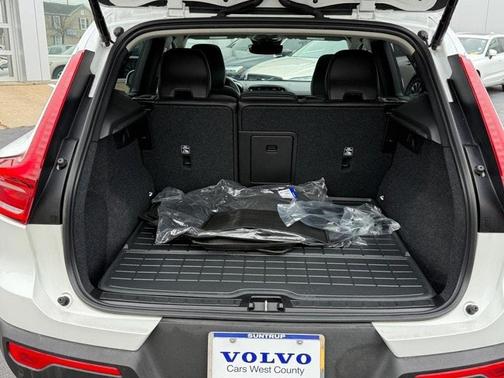 2024 Volvo XC40 B5 Core